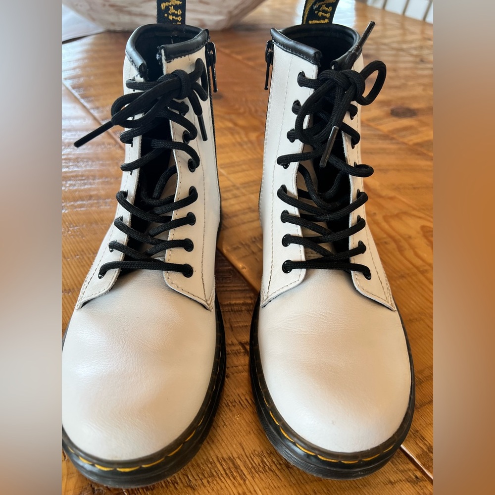 Kids Dr. Marten in like new condition! Size 5